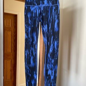 Lululemon Blue and Black Patterned Leggings, size 4, 28 inch inseam